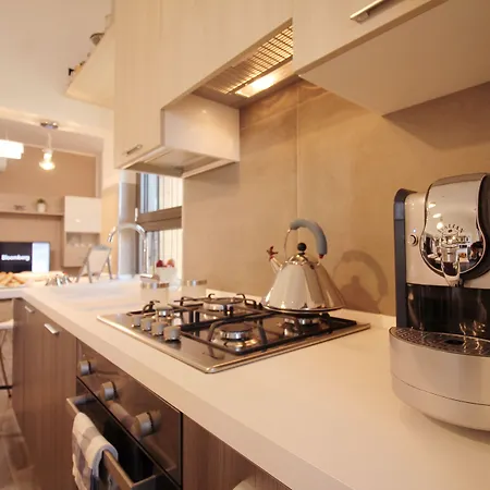 Appartement Eur Bright Spacious Terraced With Private Parking Only For Small Cars *