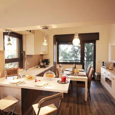 Appartement Eur Bright Spacious Terraced With Private Parking Only For Small Cars *