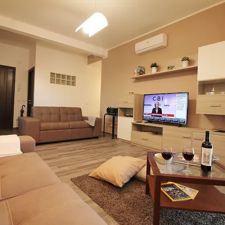 Appartement Eur Bright Spacious Terraced With Private Parking Only For Small Cars