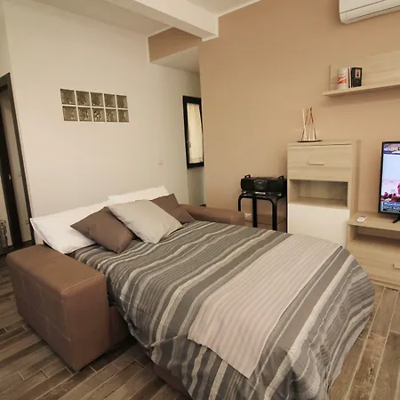 Eur Bright Spacious Terraced With Private Parking Only For Small Cars Rome