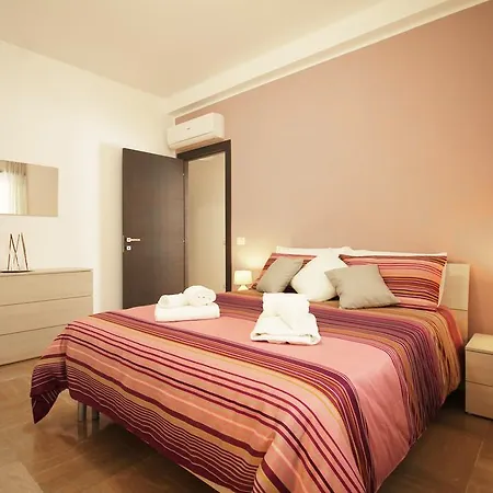 Eur Bright Spacious Terraced With Private Parking Only For Small Cars * Rome