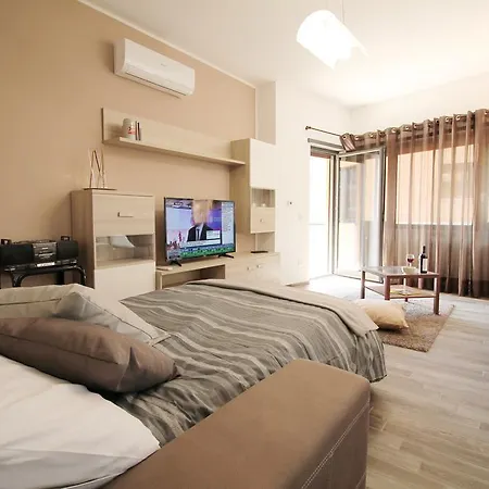 Eur Bright Spacious Terraced With Private Parking Only For Small Cars Rome