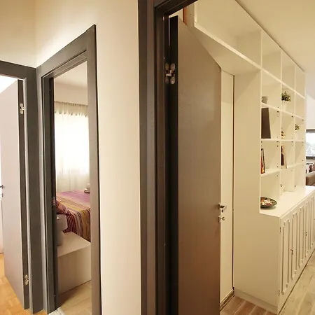 Apartment Eur Bright Spacious Terraced With Private Parking Only For Small Cars