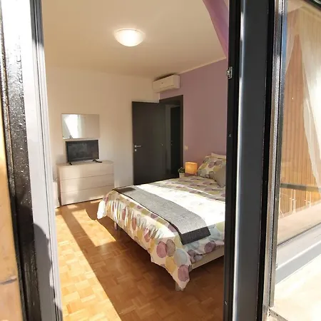 Eur Bright Spacious Terraced With Private Parking Only For Small Cars Apartment Rome