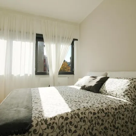 Eur Bright Spacious Terraced With Private Parking Only For Small Cars Rome