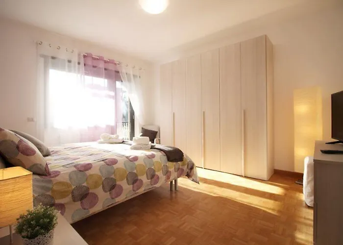 Lejlighed Eur Bright Spacious Terraced With Private Parking Only For Small Cars *