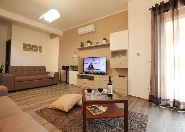 Lejlighed Eur Bright Spacious Terraced With Private Parking Only For Small Cars