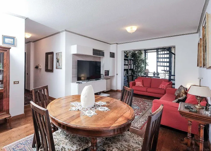 Eur Bright Spacious Terraced With Private Parking Only For Small Cars * Rom