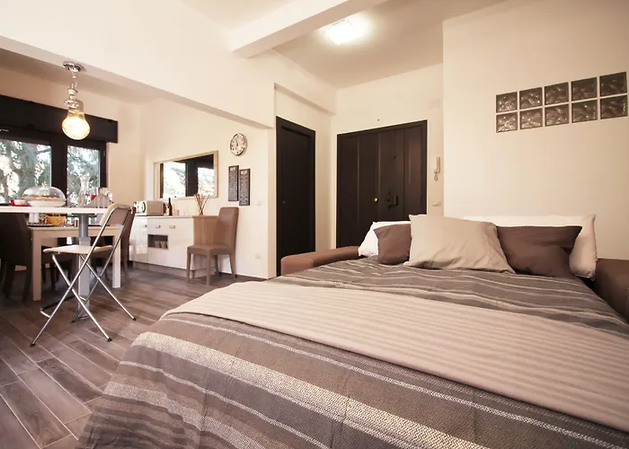 Lejlighed Eur Bright Spacious Terraced With Private Parking Only For Small Cars *