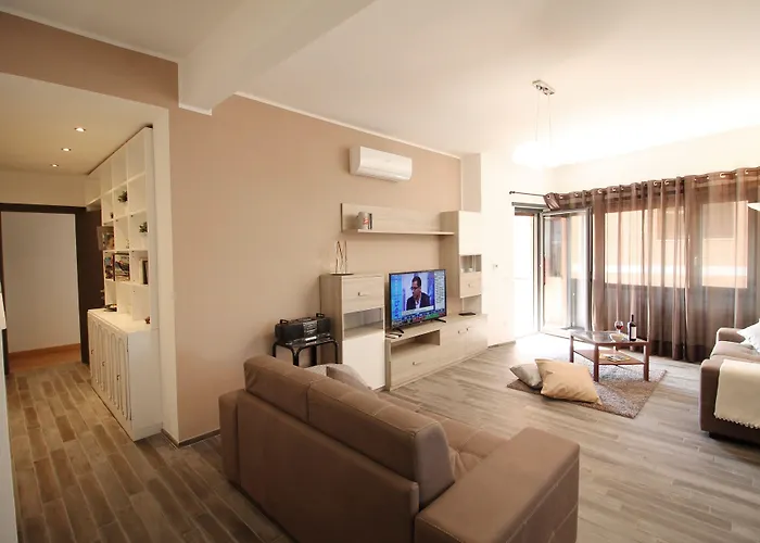 Lejlighed Eur Bright Spacious Terraced With Private Parking Only For Small Cars Rom