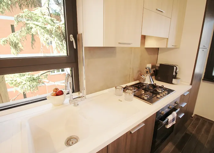 Lejlighed Eur Bright Spacious Terraced With Private Parking Only For Small Cars Rom