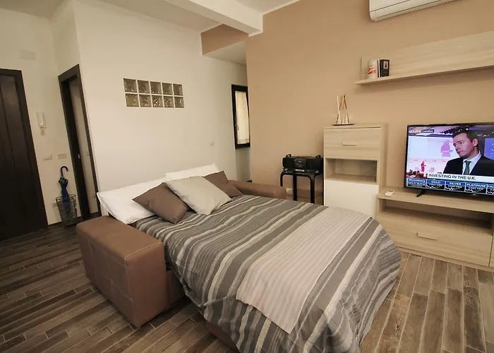 Lejlighed Eur Bright Spacious Terraced With Private Parking Only For Small Cars Rom