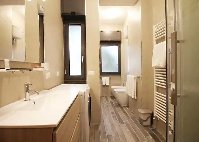 Eur Bright Spacious Terraced With Private Parking Only For Small Cars Lejlighed Rom