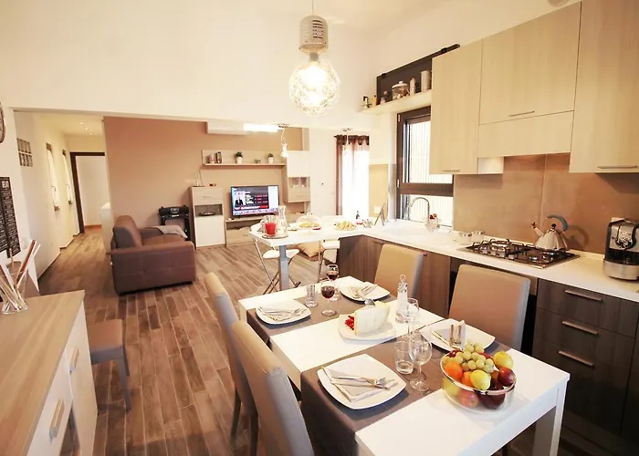 Eur Bright Spacious Terraced With Private Parking Only For Small Cars Lejlighed