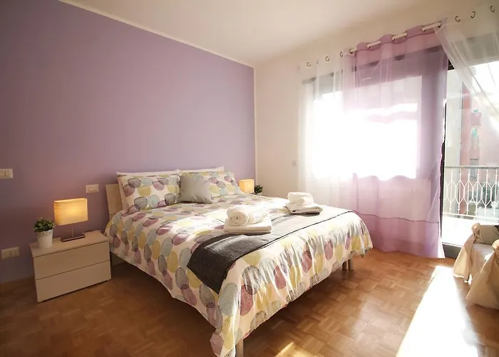 Eur Bright Spacious Terraced With Private Parking Only For Small Cars * Rom