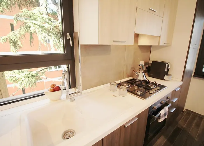 Lejlighed Eur Bright Spacious Terraced With Private Parking Only For Small Cars Rom